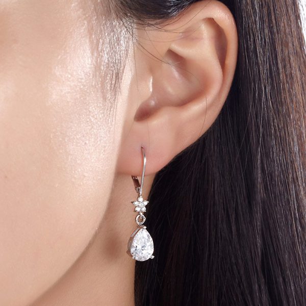 2 carat dangle earring